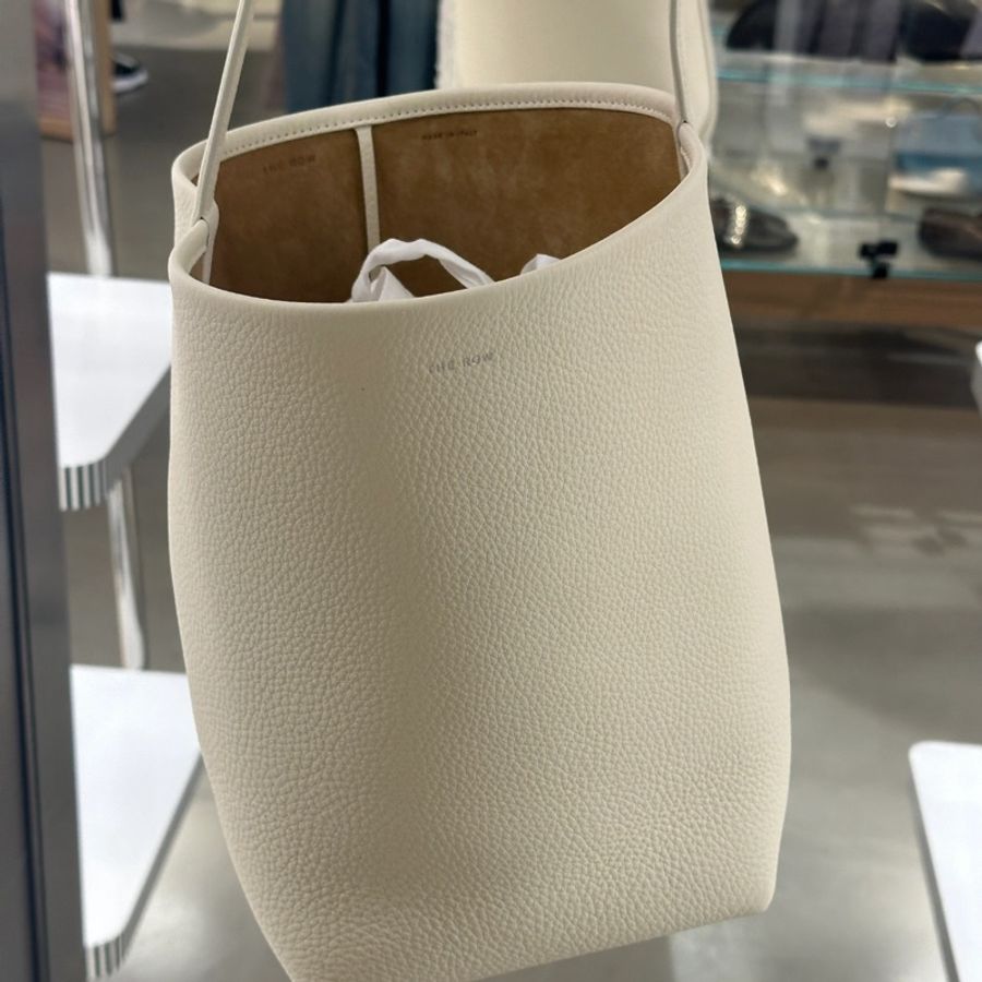 The row park tote bag medium 中號水桶包小牛皮 ivory 象牙白-2