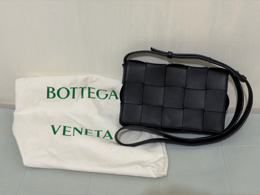 BOTTEGA VENETA 寶緹嘉 BVSmall Cassette 小款經典編織 磁釦斜背包 肩背包-0