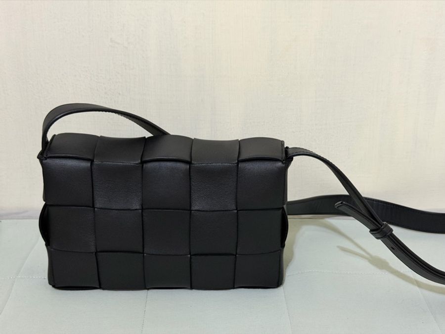 BOTTEGA VENETA 寶緹嘉 BVSmall Cassette 小款經典編織 磁釦斜背包 肩背包-6