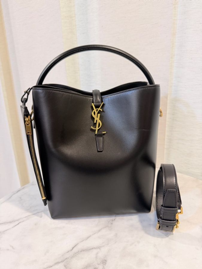 YSL 黑滑面牛皮LE 37霧金釦手提肩斜背水桶-0