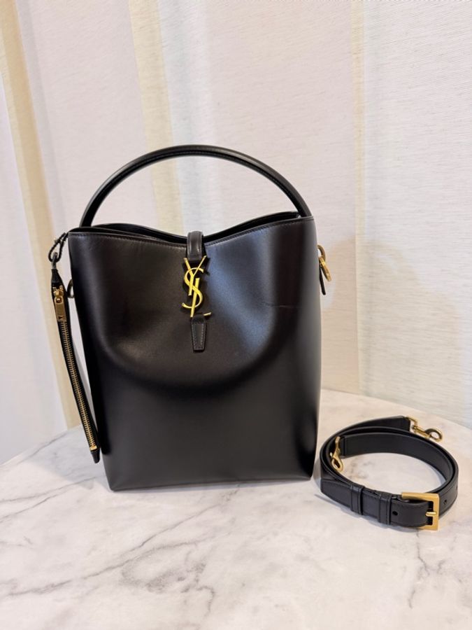 YSL 黑滑面牛皮LE 37霧金釦手提肩斜背水桶-1