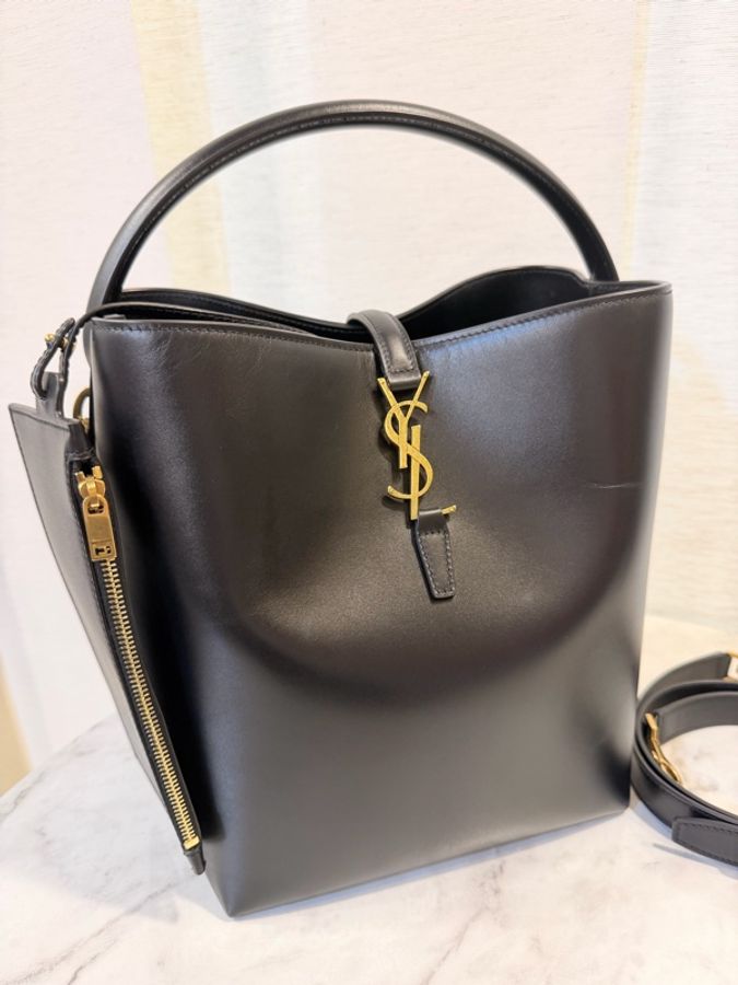 YSL 黑滑面牛皮LE 37霧金釦手提肩斜背水桶-5