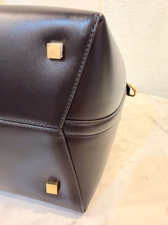 YSL 黑滑面牛皮LE 37霧金釦手提肩斜背水桶-10
