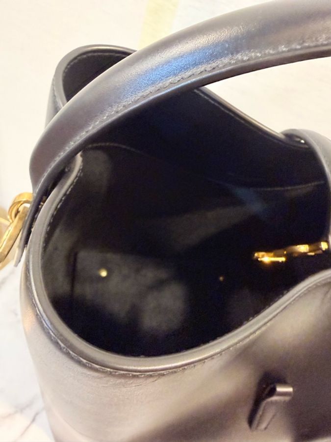 YSL 黑滑面牛皮LE 37霧金釦手提肩斜背水桶-16