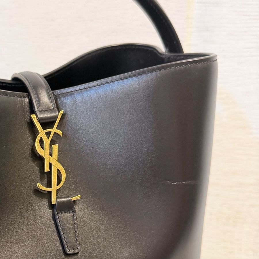 YSL 黑滑面牛皮LE 37霧金釦手提肩斜背水桶-25