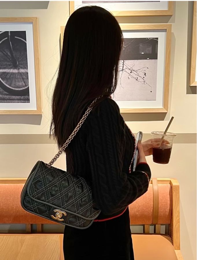 #香奈兒外縫cf 黑色牛皮金扣💖 超級氣質文藝的一隻小香 雷標15開,尺寸:底長22cm-0