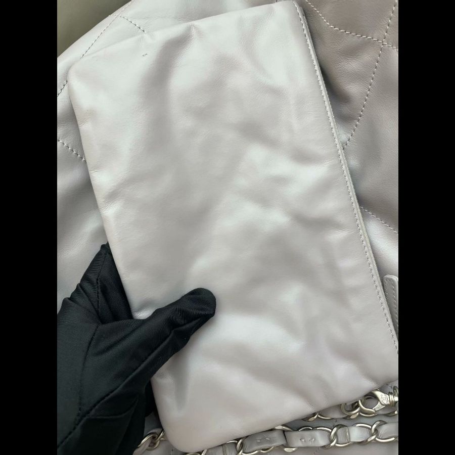 Chanel medium 22Bag 淺灰-15