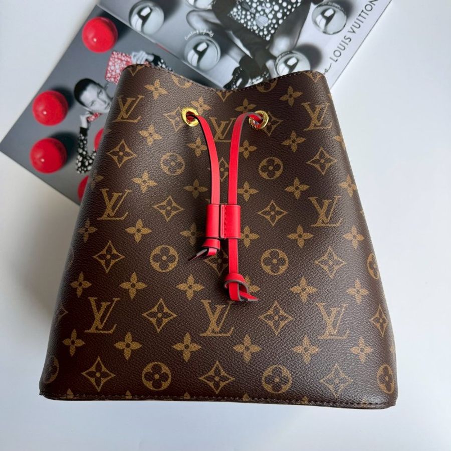 🎊99全新閒置商品 🎊LV 經典花紋水桶包-0
