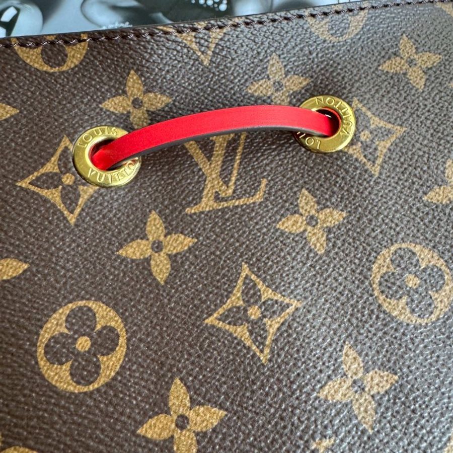 🎊99全新閒置商品 🎊LV 經典花紋水桶包-2