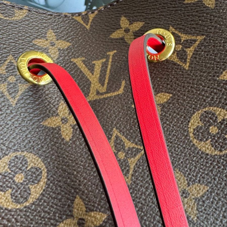 🎊99全新閒置商品 🎊LV 經典花紋水桶包-4