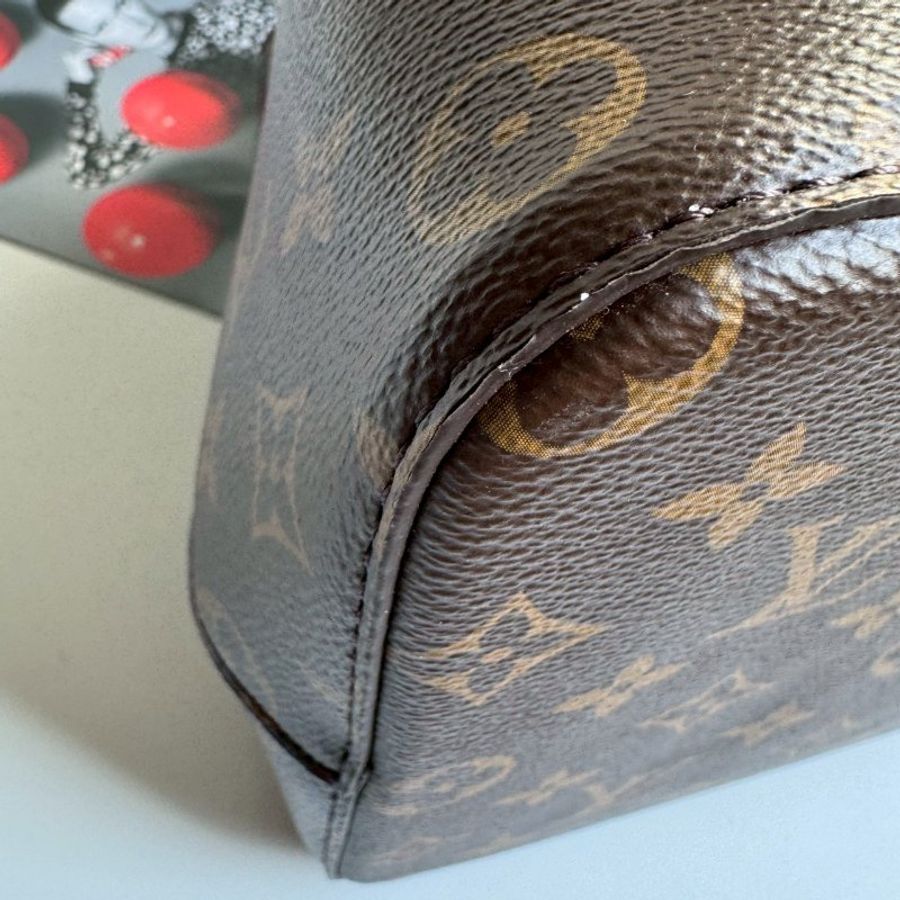 🎊99全新閒置商品 🎊LV 經典花紋水桶包-5