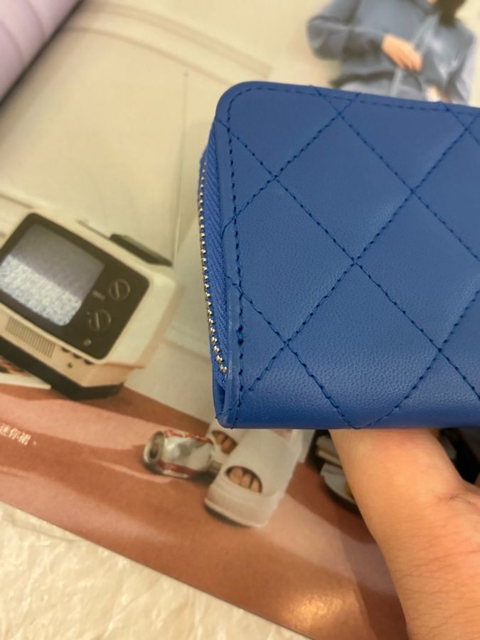 Chanel藍羊皮L型拉鍊鑰匙零錢包👛-10