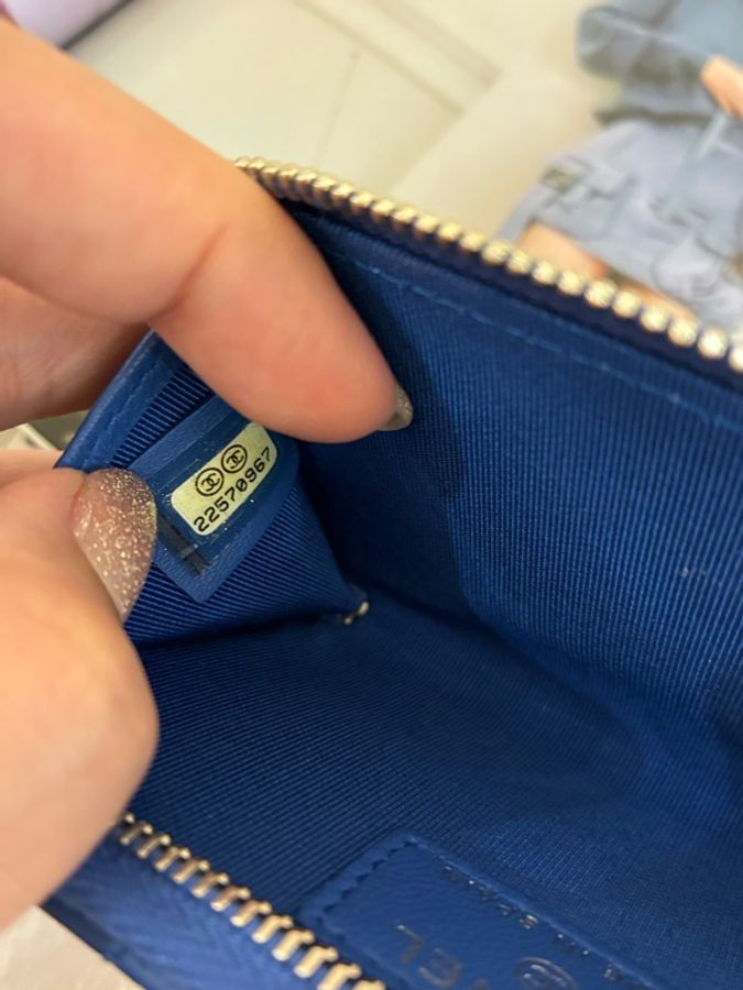Chanel藍羊皮L型拉鍊鑰匙零錢包👛-22