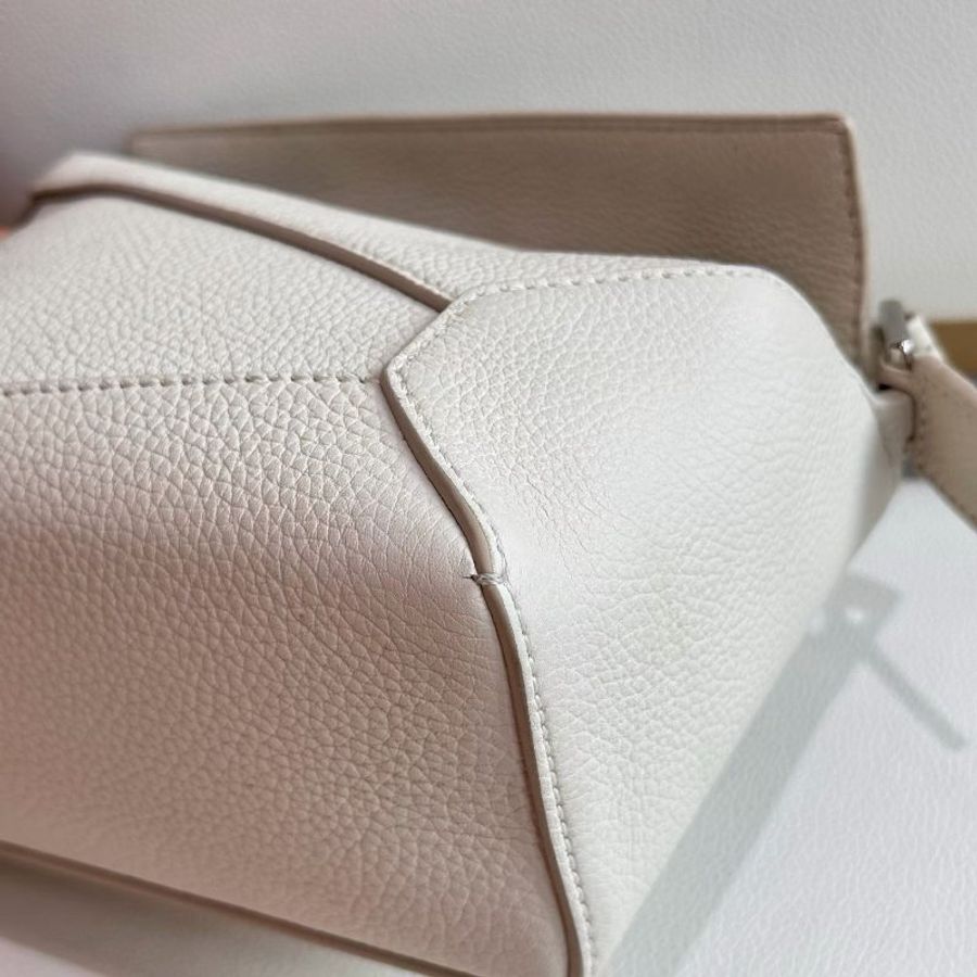 Loewe puzzle新款mini白色肩背斜背包 18*12 98新配件塵袋-2