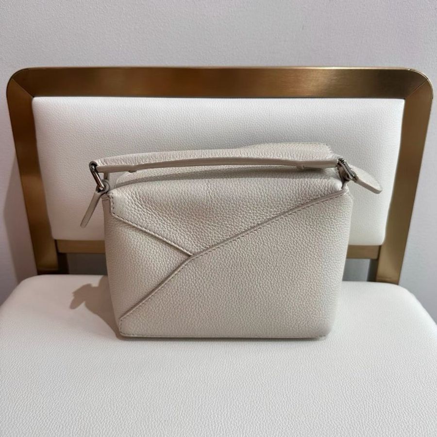 Loewe puzzle新款mini白色肩背斜背包 18*12 98新配件塵袋-6