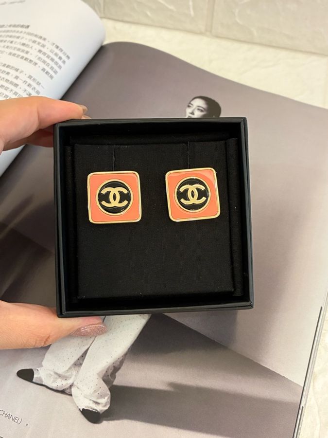 Chanel粉色方塊雙C耳環-0
