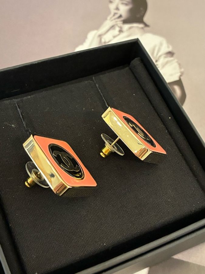 Chanel粉色方塊雙C耳環-2