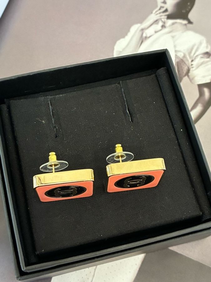Chanel粉色方塊雙C耳環-4