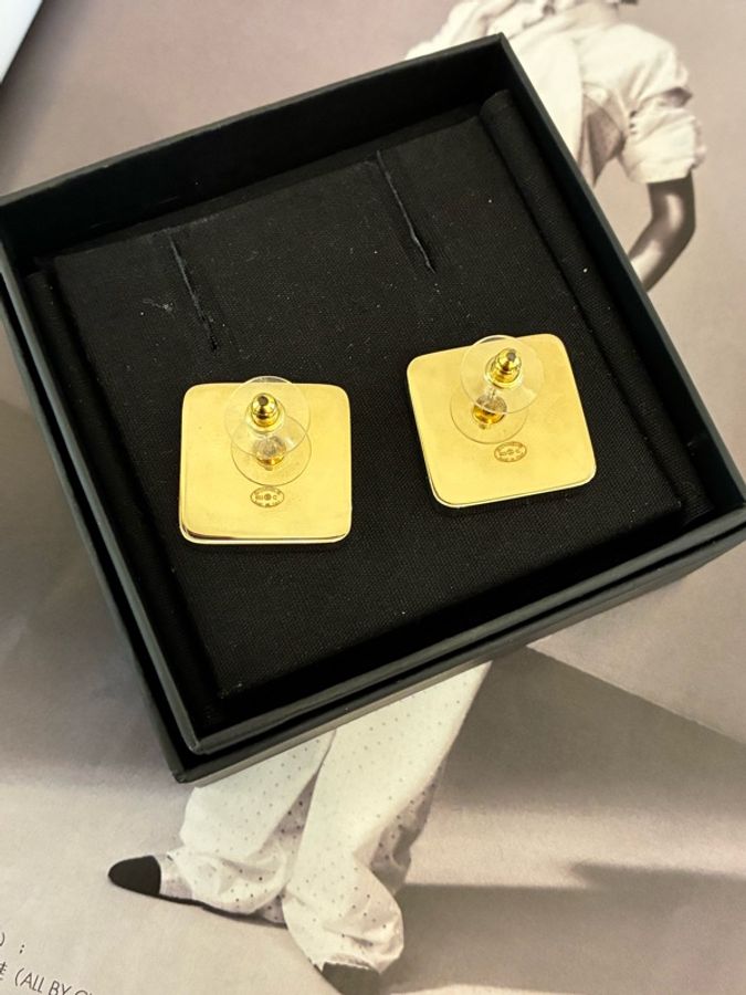 Chanel粉色方塊雙C耳環-7