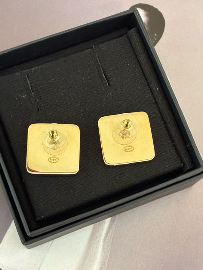 Chanel粉色方塊雙C耳環-8