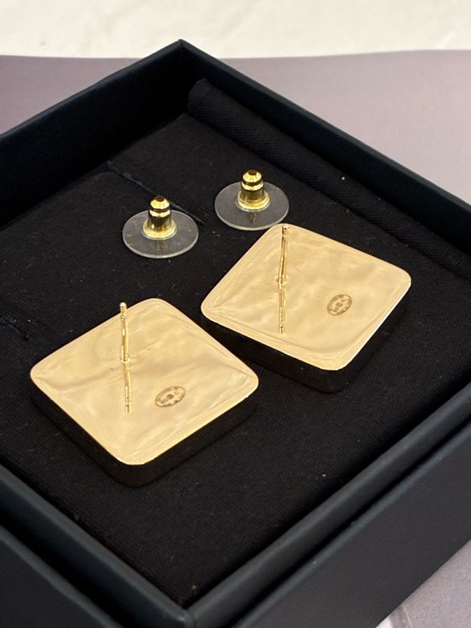 Chanel粉色方塊雙C耳環-9