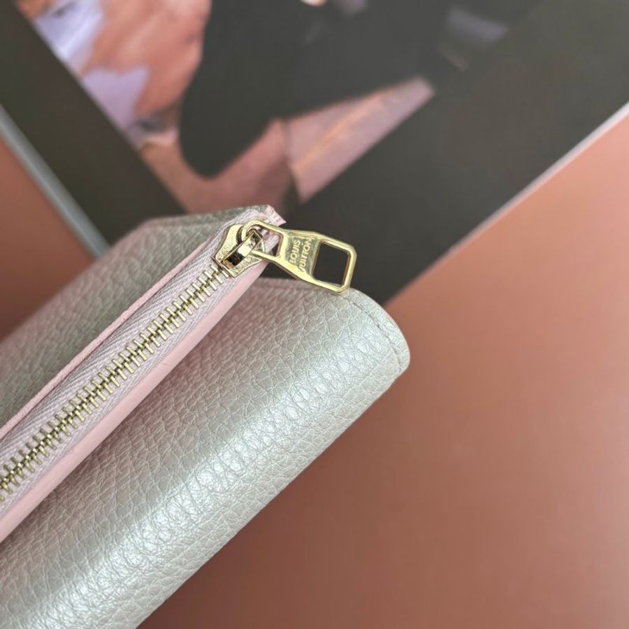 ::LOUIS VUTTION:: LV M83686 Capucines Compact 漸層粉色煥彩皮革三摺釦式中夾-13