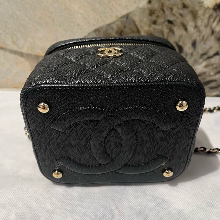 Chanel黑銀牛皮方形化妝盒-4