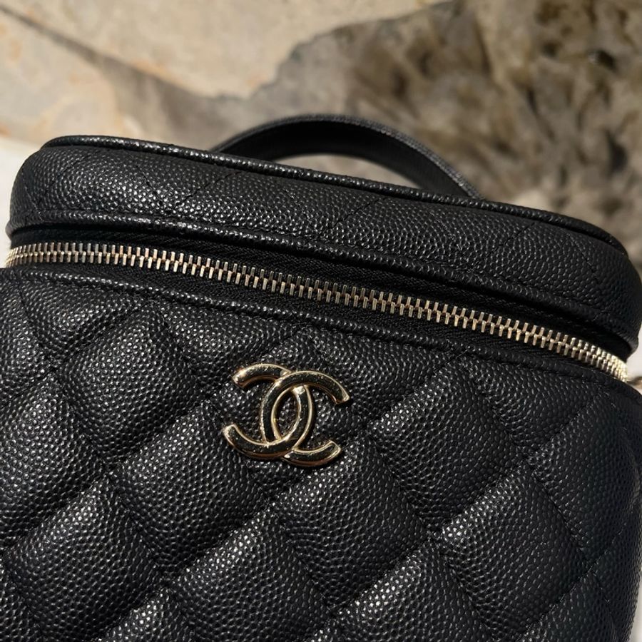 Chanel黑銀牛皮方形化妝盒-7