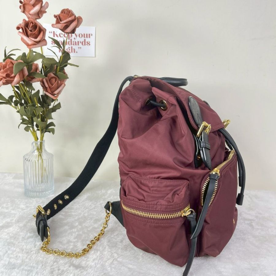 BURBERRY THE RUCKSACK 金LOGO 中號後背包 酒紅色-9