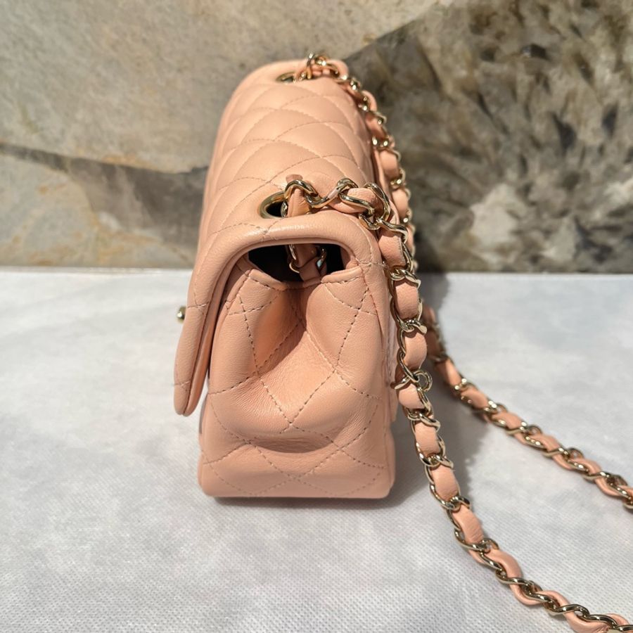 Chanel粉羊皮金釦方胖-3