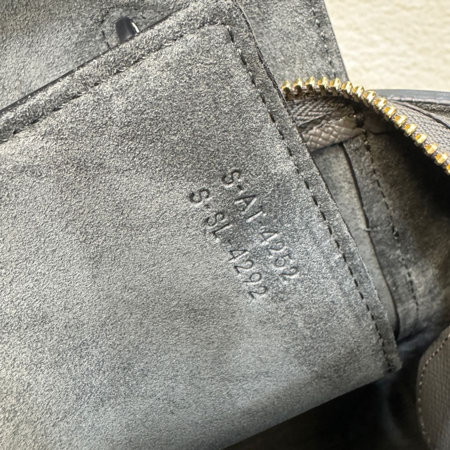 賽琳CELINE 經典大象灰 Micro Belt Bag 粒面小牛皮手提斜背鯰魚包-16