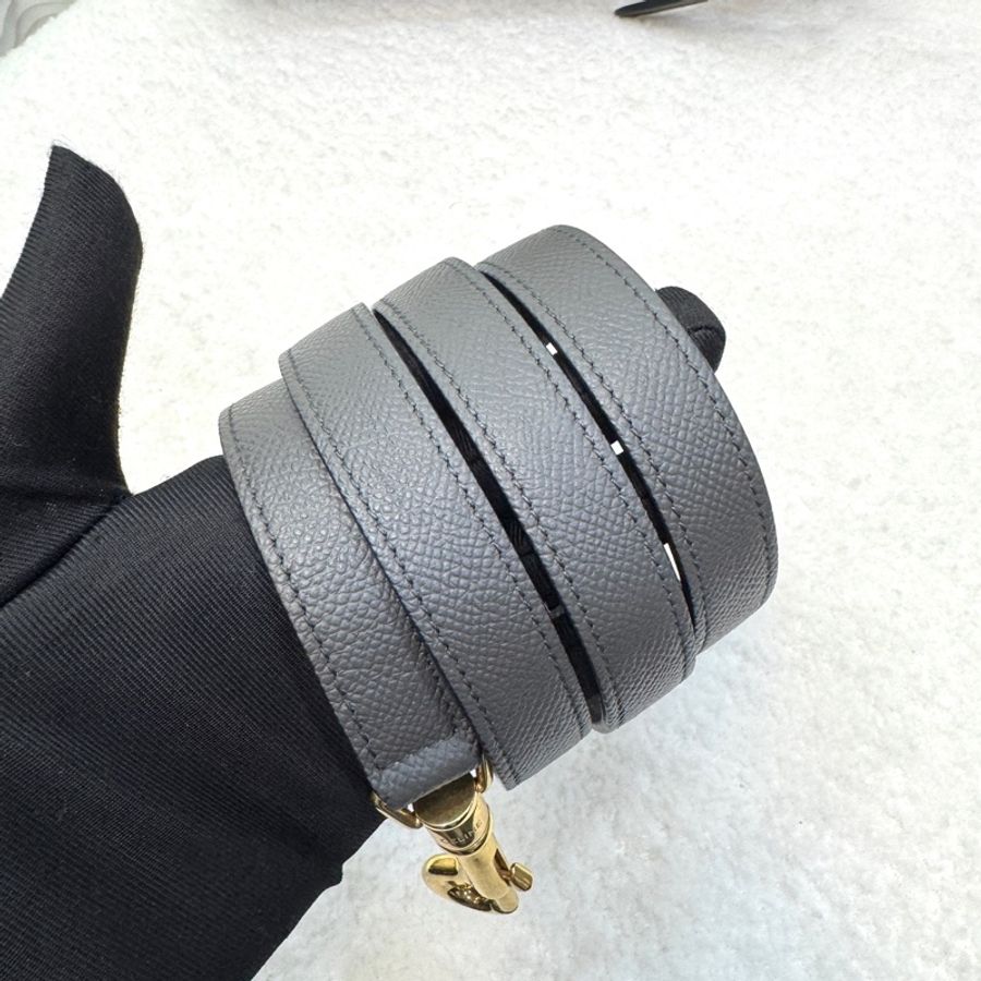 賽琳CELINE 經典大象灰 Micro Belt Bag 粒面小牛皮手提斜背鯰魚包-19