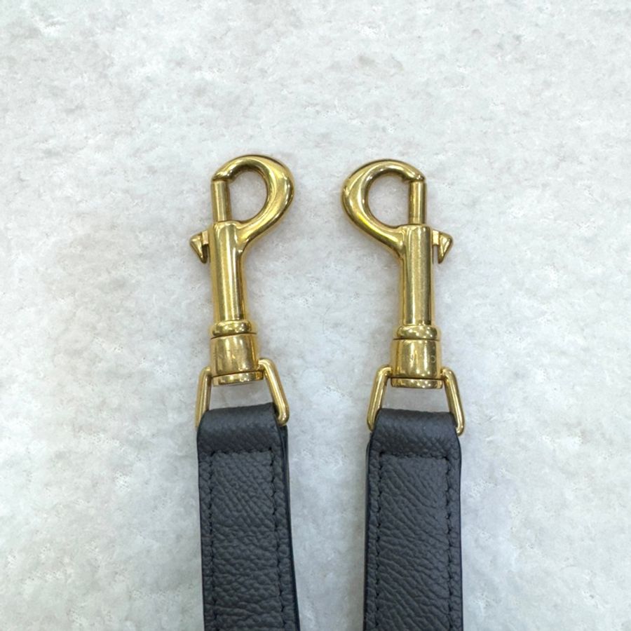 賽琳CELINE 經典大象灰 Micro Belt Bag 粒面小牛皮手提斜背鯰魚包-27