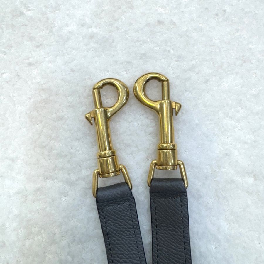 賽琳CELINE 經典大象灰 Micro Belt Bag 粒面小牛皮手提斜背鯰魚包-28