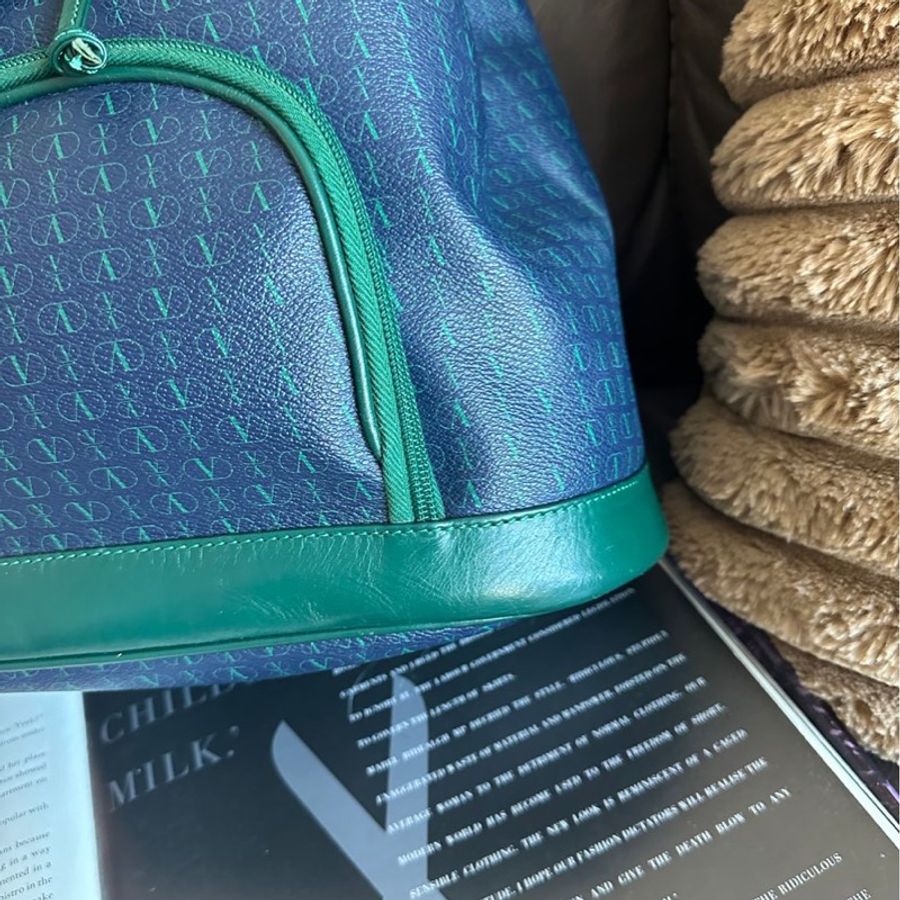 華倫天奴 Valentino Garavani 經典古董 絕版V Logo 極罕見古董老花後背包 Vintage Monogram Backpack 雙肩包 背囊 背包 中古袋 日本中古-4