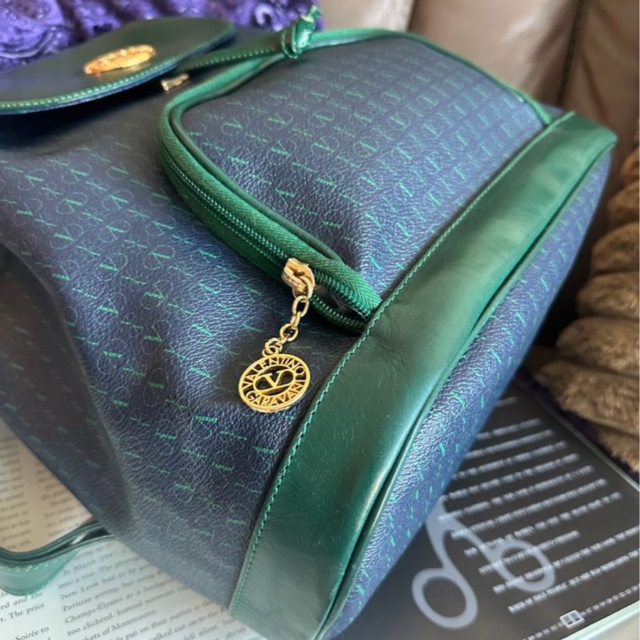 華倫天奴 Valentino Garavani 經典古董 絕版V Logo 極罕見古董老花後背包 Vintage Monogram Backpack 雙肩包 背囊 背包 中古袋 日本中古-8