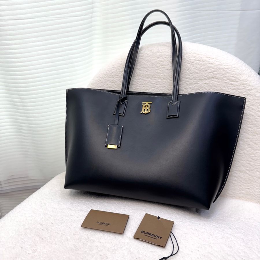 巴寶莉BURBERRY 黑色滑面牛皮金釦經典 TB Logo 兩用手提斜背托特包 8052726 絕美黑金🖤-2