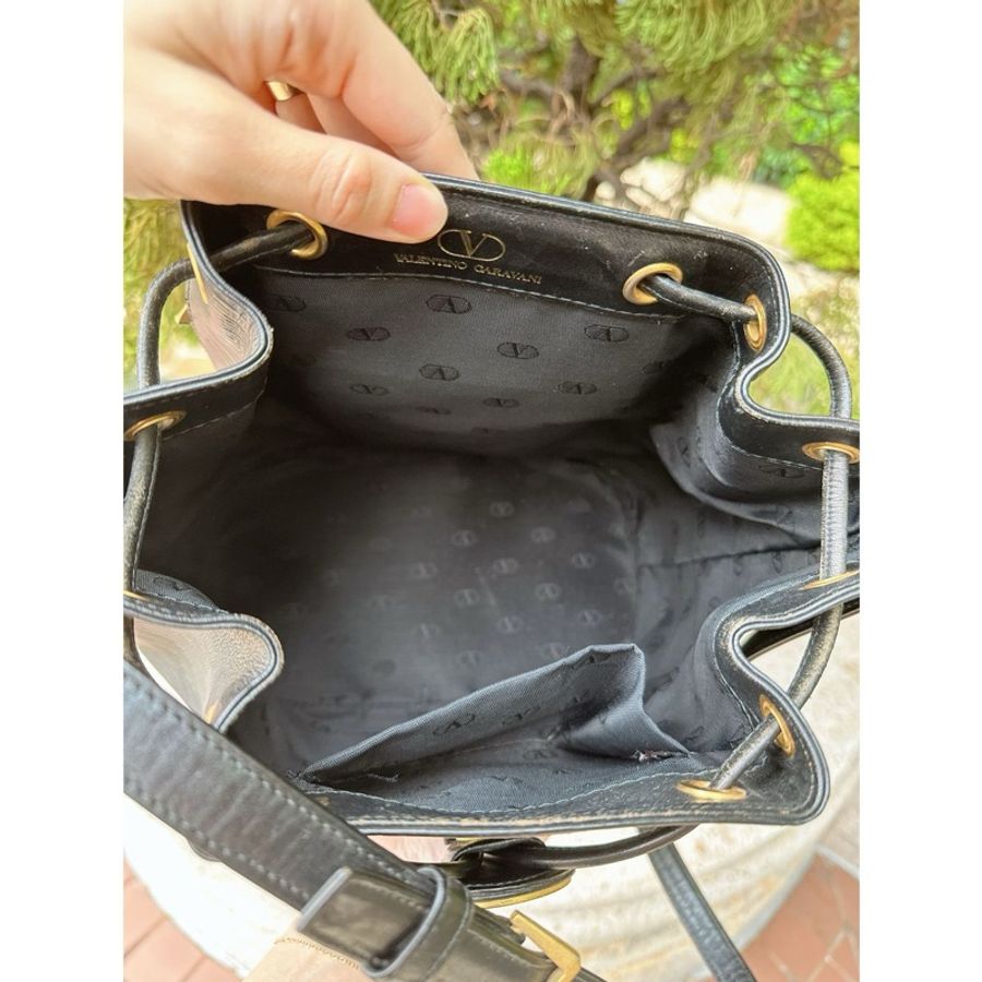 華倫天奴 Valentino Garavani 經典古董 絕版 黑色皮革 水波紋抽繩水桶包 日本中古 bucket bag-12