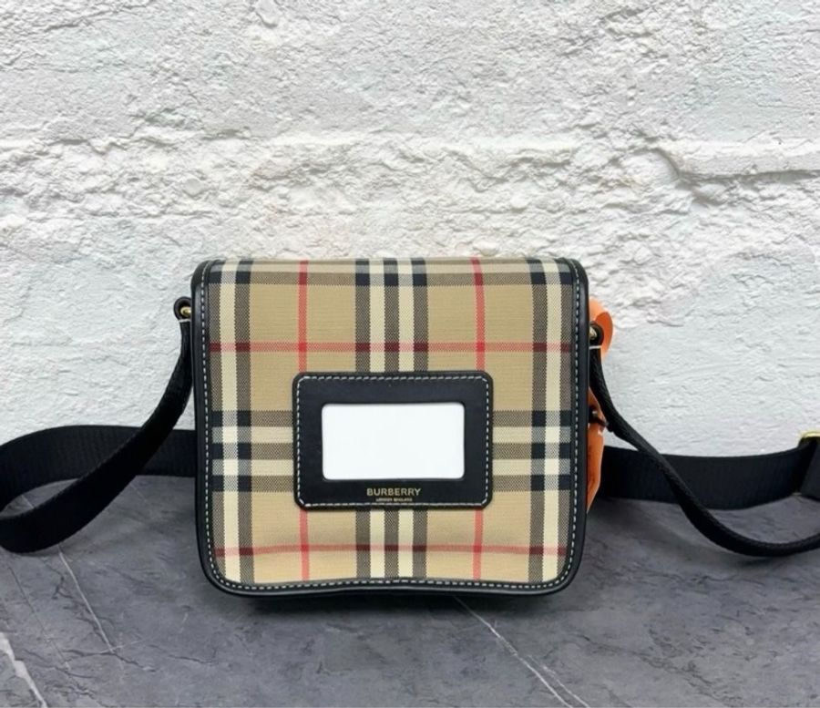 Burberry 新款格紋郵差包 經典格紋😍-3