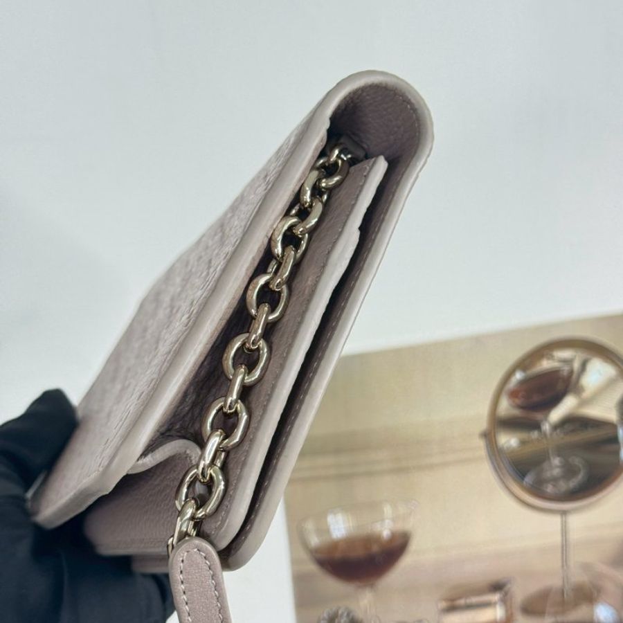 GUCCI GG Emblem WOC 奶茶色-6