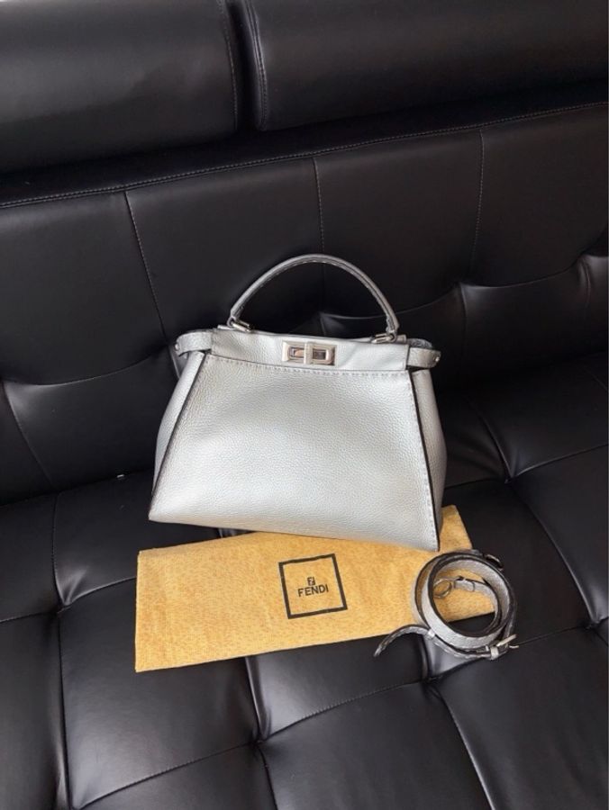 ✨Fendi |peekaboo銀色銀扣 荔枝皮全皮手提包斜挎包|98新-1