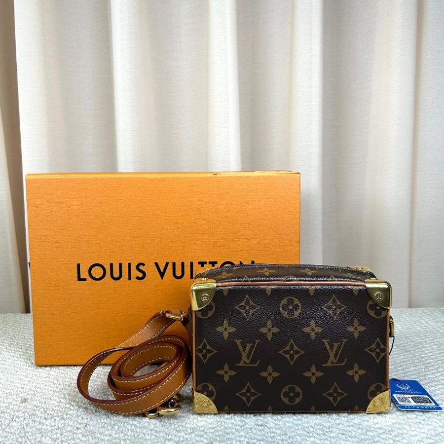 LV路易威登 Soft Trunk 老花金鏈條盒子包-0
