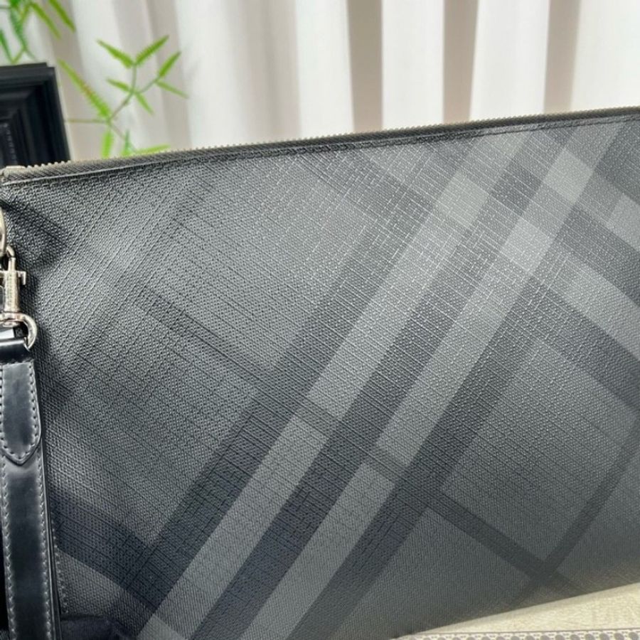 Burberry 黑色格紋手拿包 拉鍊順滑 內裡乾淨-8