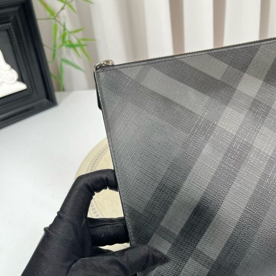 Burberry 黑色格紋手拿包 拉鍊順滑 內裡乾淨-12