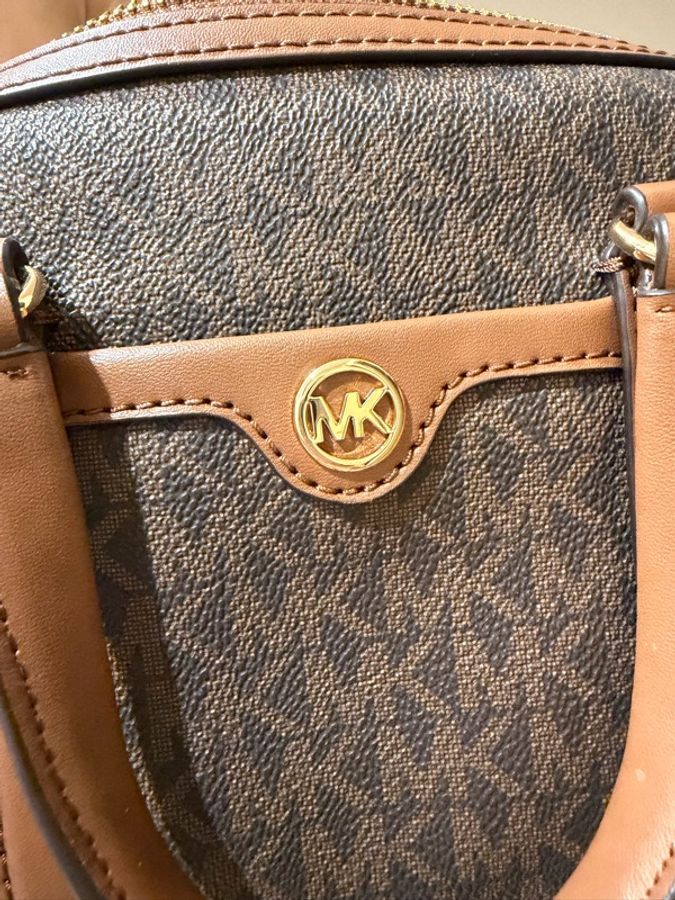 MICHAEL KORS 咖老花 波士頓包-1