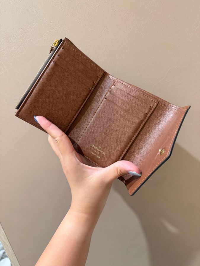 LOUIS VUITTON Victorine 老花短夾-1