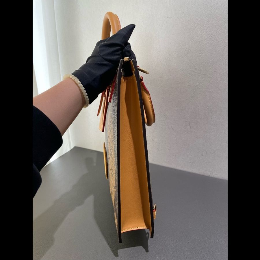 LV x nigo2 聯名款 Sac Plat Messenger 郵差包 琴譜包 經典老花豎條紋 愛心徽章-9