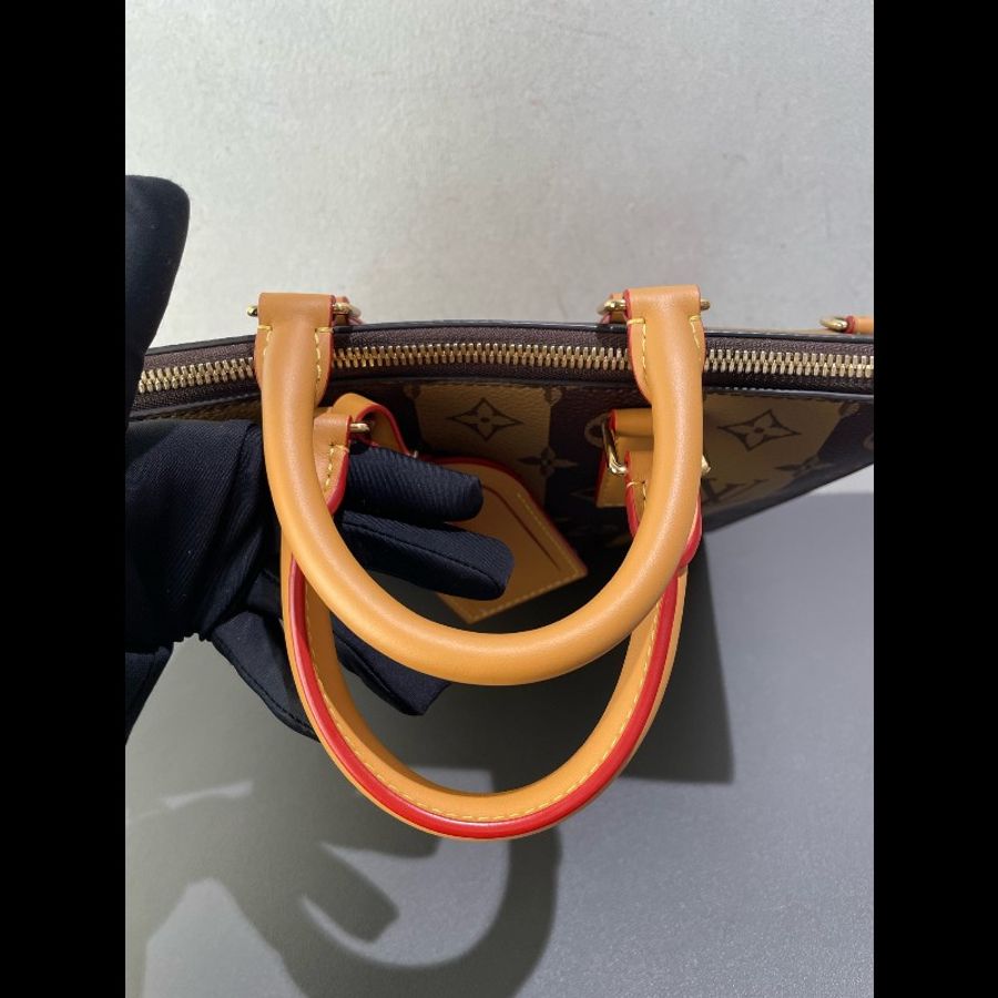 LV x nigo2 聯名款 Sac Plat Messenger 郵差包 琴譜包 經典老花豎條紋 愛心徽章-17