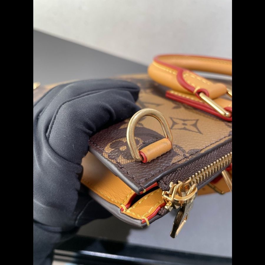 LV x nigo2 聯名款 Sac Plat Messenger 郵差包 琴譜包 經典老花豎條紋 愛心徽章-22