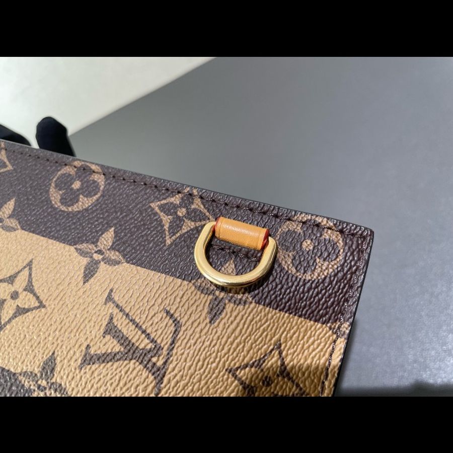 LV x nigo2 聯名款 Sac Plat Messenger 郵差包 琴譜包 經典老花豎條紋 愛心徽章-28